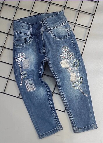 Çiçek İşlemeli Kız Bebek Kot Pantolon