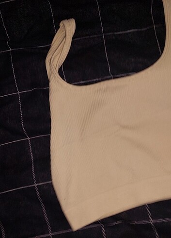 Krem rengi crop
