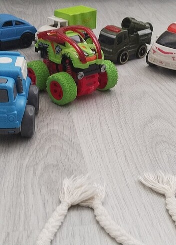 Beden 8 adet büyük araba