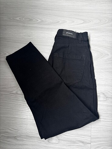 32 Beden Stradivarius siyah jean