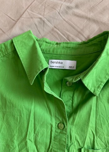 Bershka Düğmeli Kolsuz Yeşil Keten Gömlek