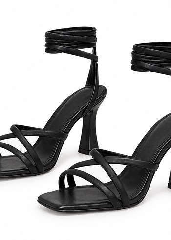 Zara Sik Siyah İnce Topuklu Sandalet