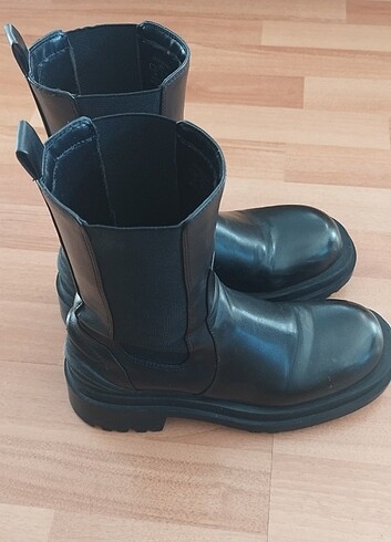 38 Beden siyah Renk Bershka marka bot 38 numara