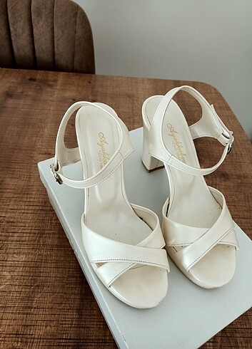 37 Beden Beyaz gelinlik nikahlık kalın topuklu ayakkabı 