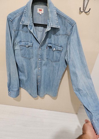 Levis Acik Mavi Denim Gomlek
