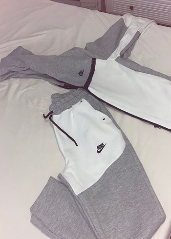 Nike Gri Beyaz Kapusonlu Esofman Takimi