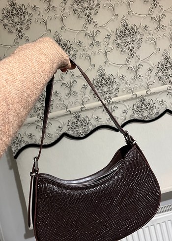 Bershka Koyu Kahverengi Dokulu Omuz Cantasi
