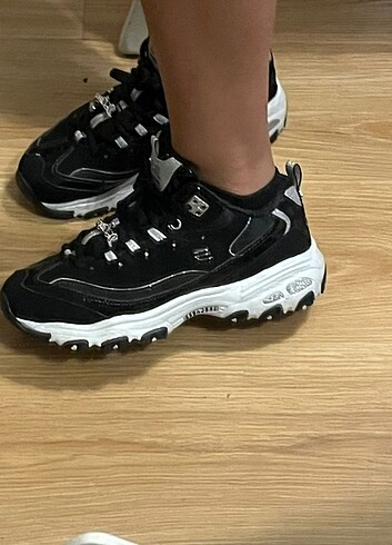 37,5 Beden Skechers spor ayakkabı 