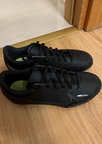 36 Beden Siyah Erkek Futbol Ayakkabısı Velcro Detaylı