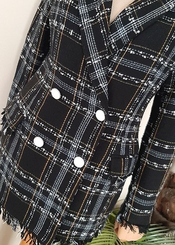 l Beden Düğmeli Kısa Ekoseli Kadın Blazer