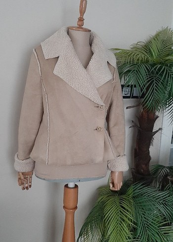 LC Waikiki Kürklü Bej Kadın Kısa Ceket