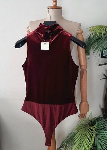 38 Beden Bordo Yüksek Yaka Düğmeli Kolsuz Bluz