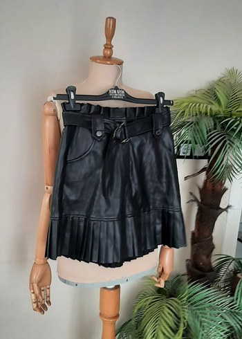 xs Beden Kemer Detaylı Siyah Deri Mini Etek
