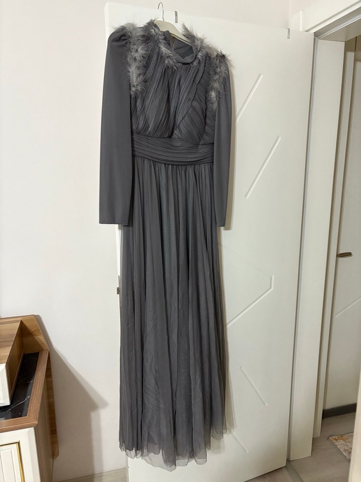 Gri Kürklü Uzun Abiye Elbise - Görsel 3