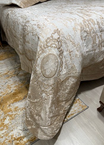 İşlemeli Beyaz Yatak Örtüsü - Görsel 2