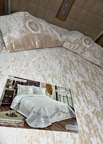İşlemeli Beyaz Yatak Örtüsü - Görsel 4