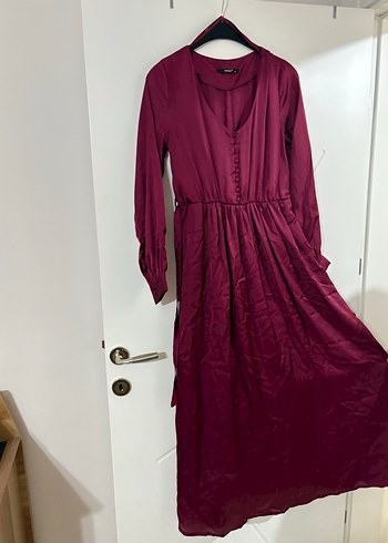 Bordo Düğmeli Uzun Saten Elbise - Görsel 3