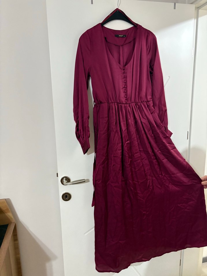 Bordo Düğmeli Uzun Saten Elbise - Görsel 3