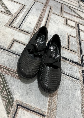 Diğer Siyah Delikli Rahat Spor Ayakkabi