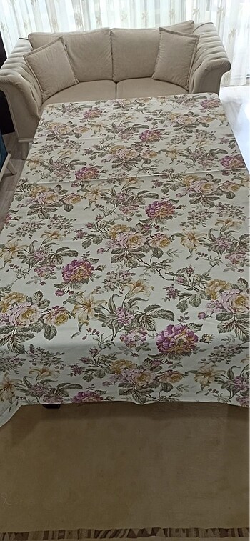 Karaca Home Çiçekli masa örtüsü