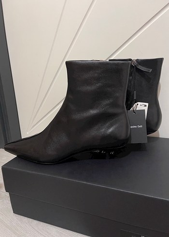 Massimo Dutti Sikligin Simgesi Siyah Deri Sivri Burun Bot