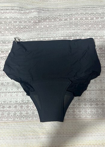 Siyah Destekli Regl Külot - Görsel 3