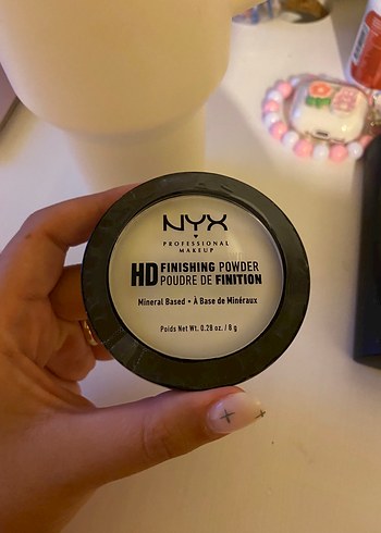 NYX HD Matlaştırıcı Pudra Bej Parlak