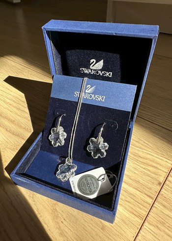 swarovski Cicekli Gumus Taki Seti