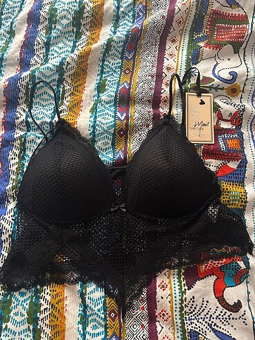 siyah dantelli bralet