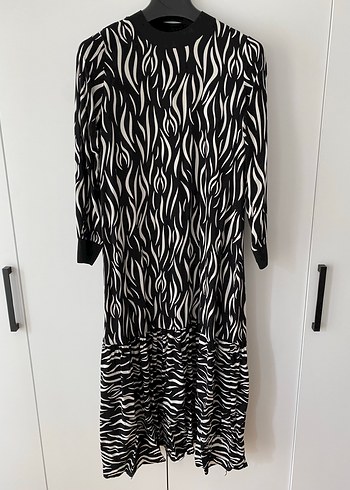 Diğer Zebra Desenli Siyah Beyaz Elbise