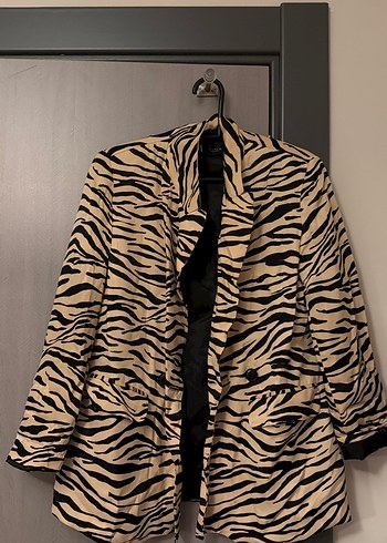 Zara Zebra Desenli Siklik Siyah Bej Blazer Ceket