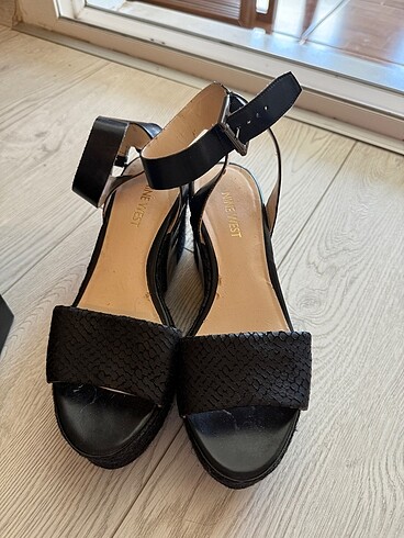 Nine west