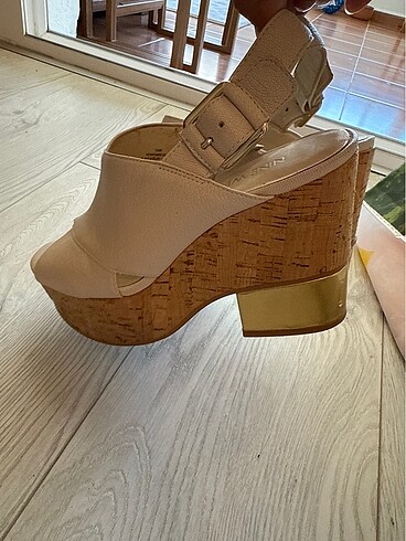 Nine west