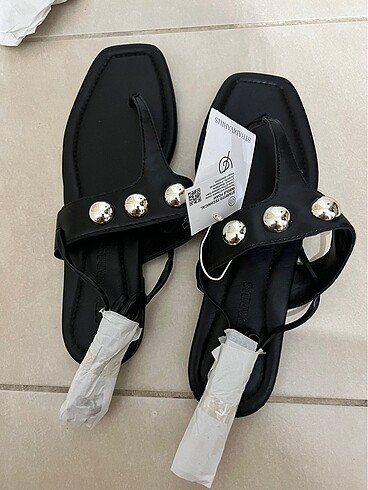 39 Beden Stradivarius marka sandalet, etiketli