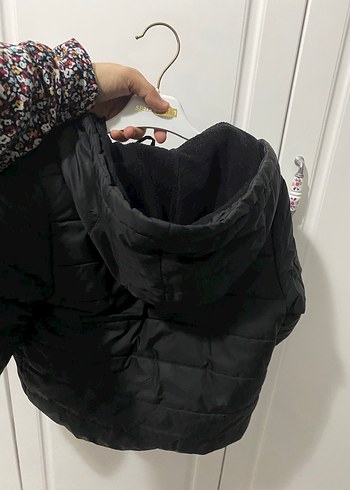 Erkek Çocuk Siyah Kapüşonlu Mont - Görsel 5