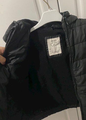 Erkek Çocuk Siyah Kapüşonlu Mont - Görsel 3