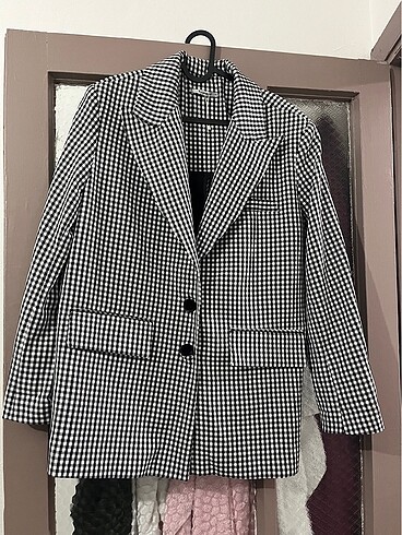 Arkası yırtmaçlı dama desen blazer