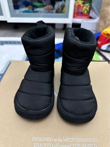 H&M çocuk bot