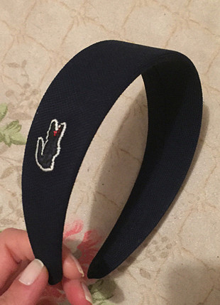 Lacoste taç