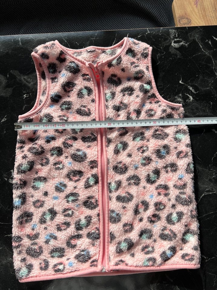 Kız Çocuk Pembe Kürklü Fermuarlı Yelek - Görsel 3