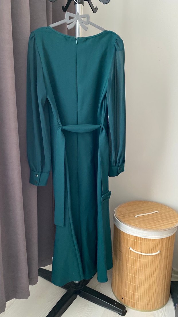 Uzun Turkuaz Saten Elbise V Yakalı - Görsel 2