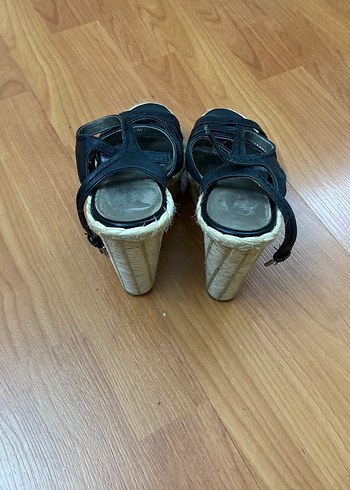 Kadın Siyah Dolgu Topuklu Sandalet - Görsel 4