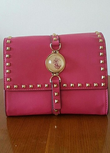 Pembe çanta