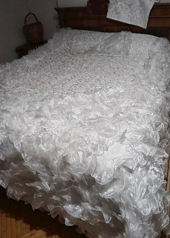 Beyaz Parlak Yatak Örtüsü - Görsel 6