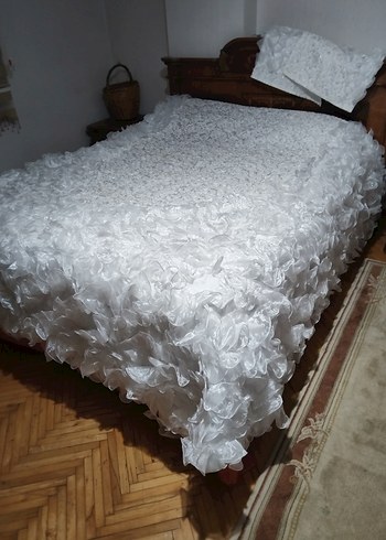 Beyaz Parlak Yatak Örtüsü - Görsel 2