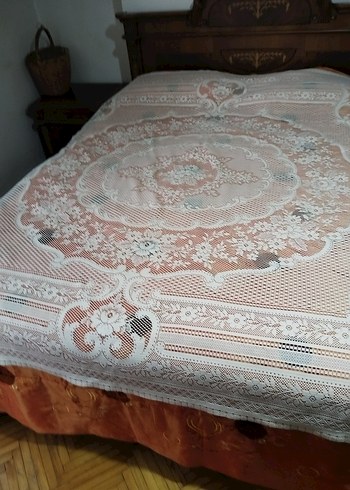 İşlemeli Beyaz Yatak veya masa  Örtüsü - Görsel 2