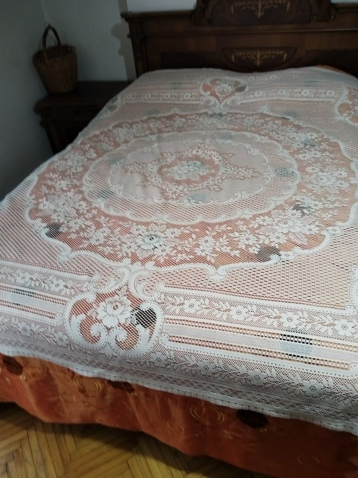 İşlemeli Beyaz Yatak veya masa  Örtüsü - Görsel 2