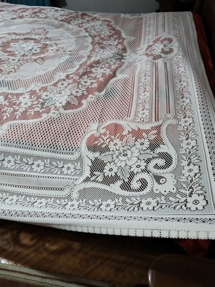 İşlemeli Beyaz Yatak veya masa  Örtüsü - Görsel 4