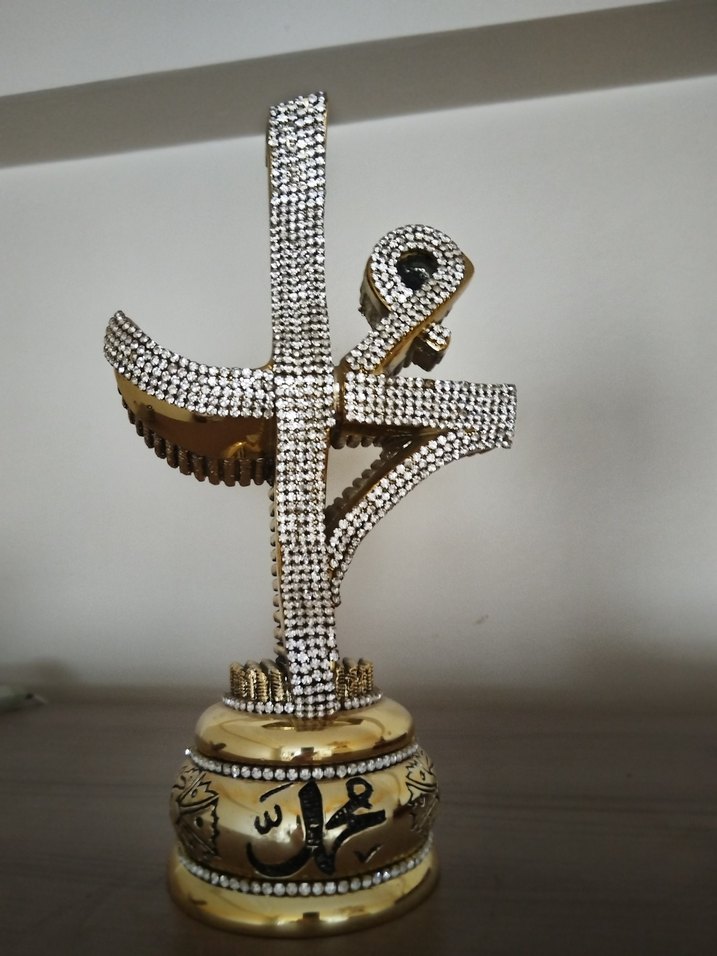 Parlak Altın Renkli Figürin - Görsel 3