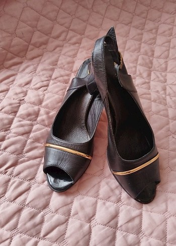 Klasik hakiki Siyah Deri Topuklu Kadın Ayakkabı - Görsel 2